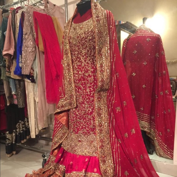 Shaadi Pakistani wedding Red dress - Picture 2 of 9